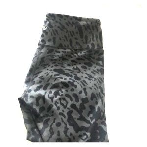 Lululemon Leopard Capri size 4 pant